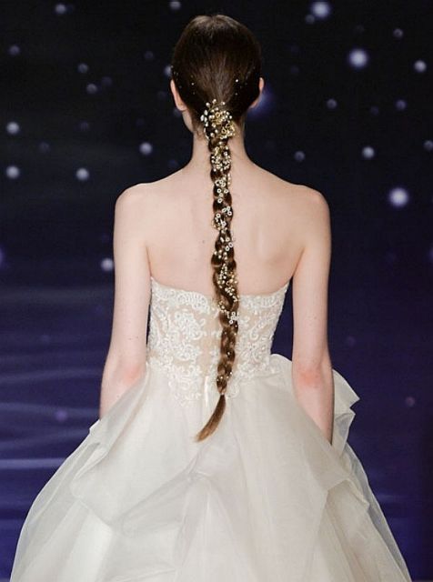 Τα αξεσουάρ μαλλιών πουέδειξαν οι σχεδιαστές και που λατρέψαμε